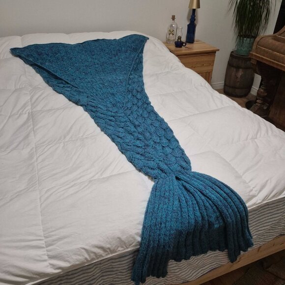 Turquoise Mermaid Tail Blanket for Adult size - Picture 4 of 15